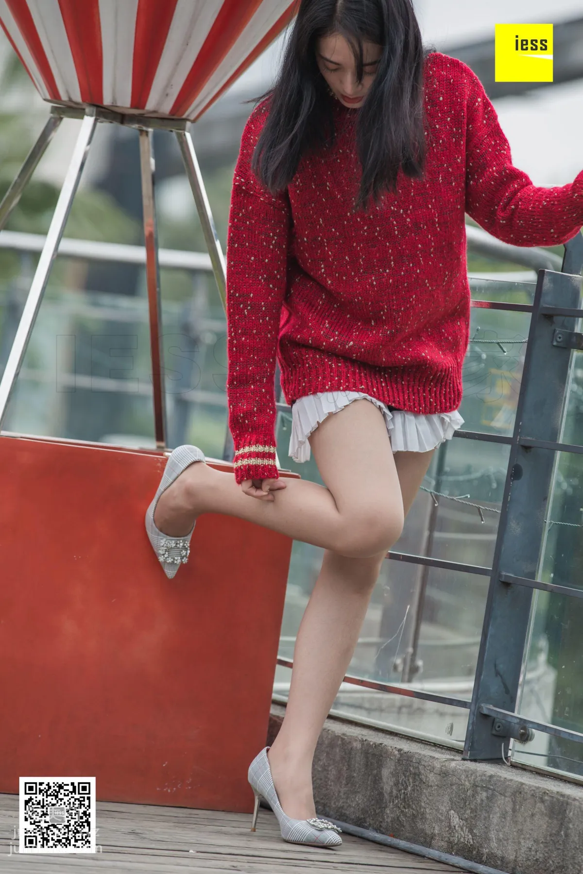 [IESS异思趣向] 2018.12.03 丝享家372：《街拍姗姗和小助理》姗姗 [92P] page 25
