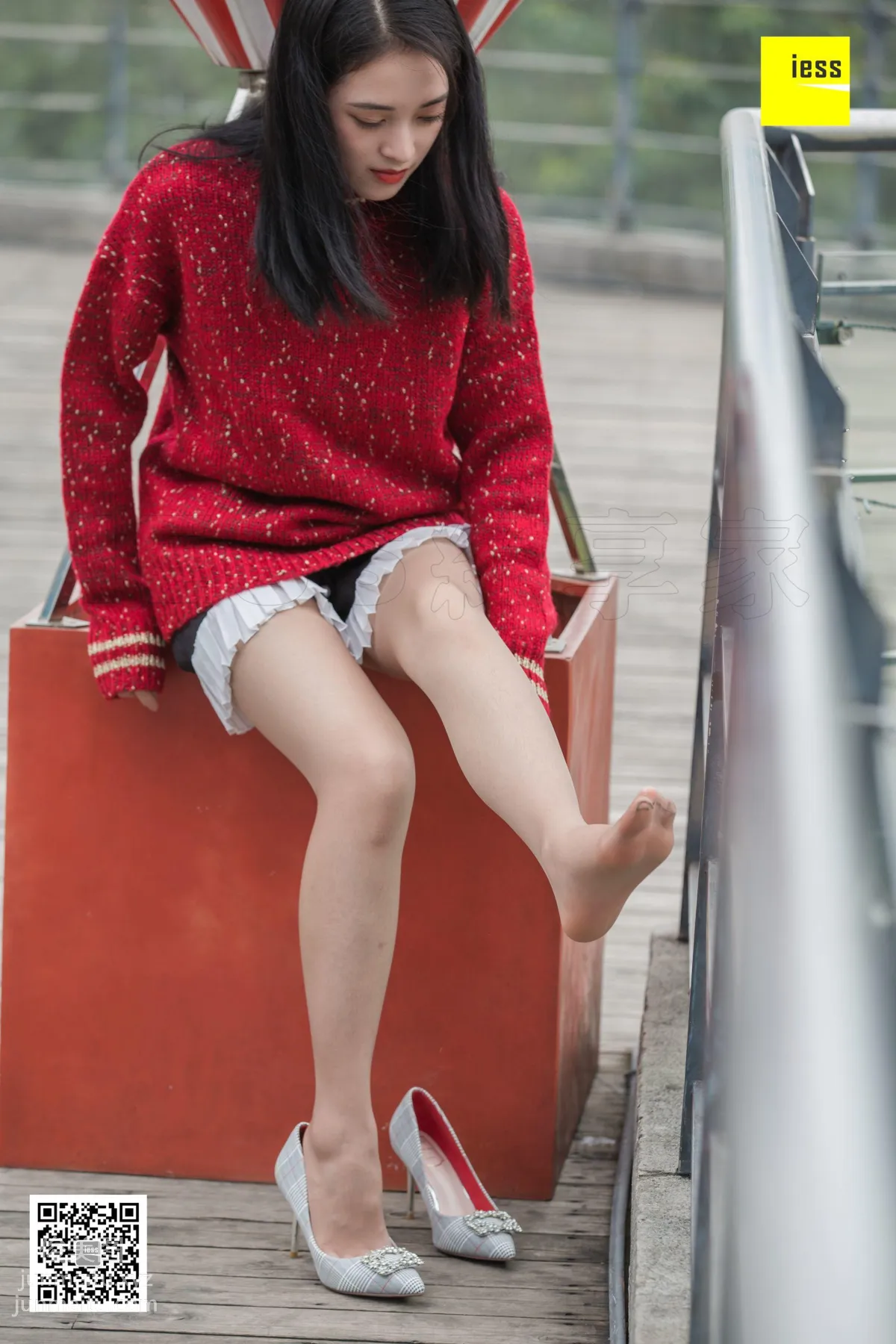 [IESS异思趣向] 2018.12.03 丝享家372：《街拍姗姗和小助理》姗姗 [92P] page 37
