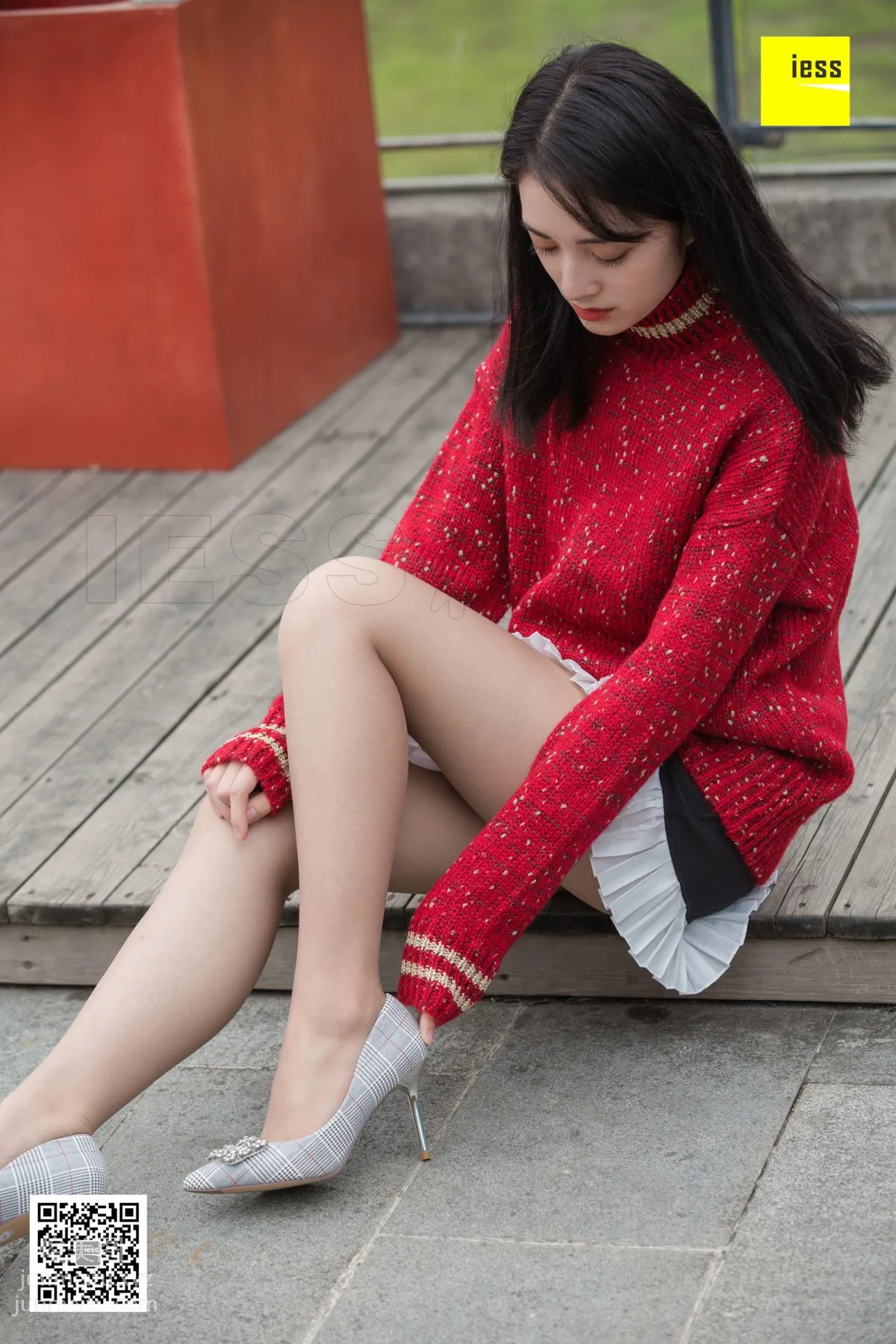 [IESS异思趣向] 2018.12.03 丝享家372：《街拍姗姗和小助理》姗姗 [92P] page 52