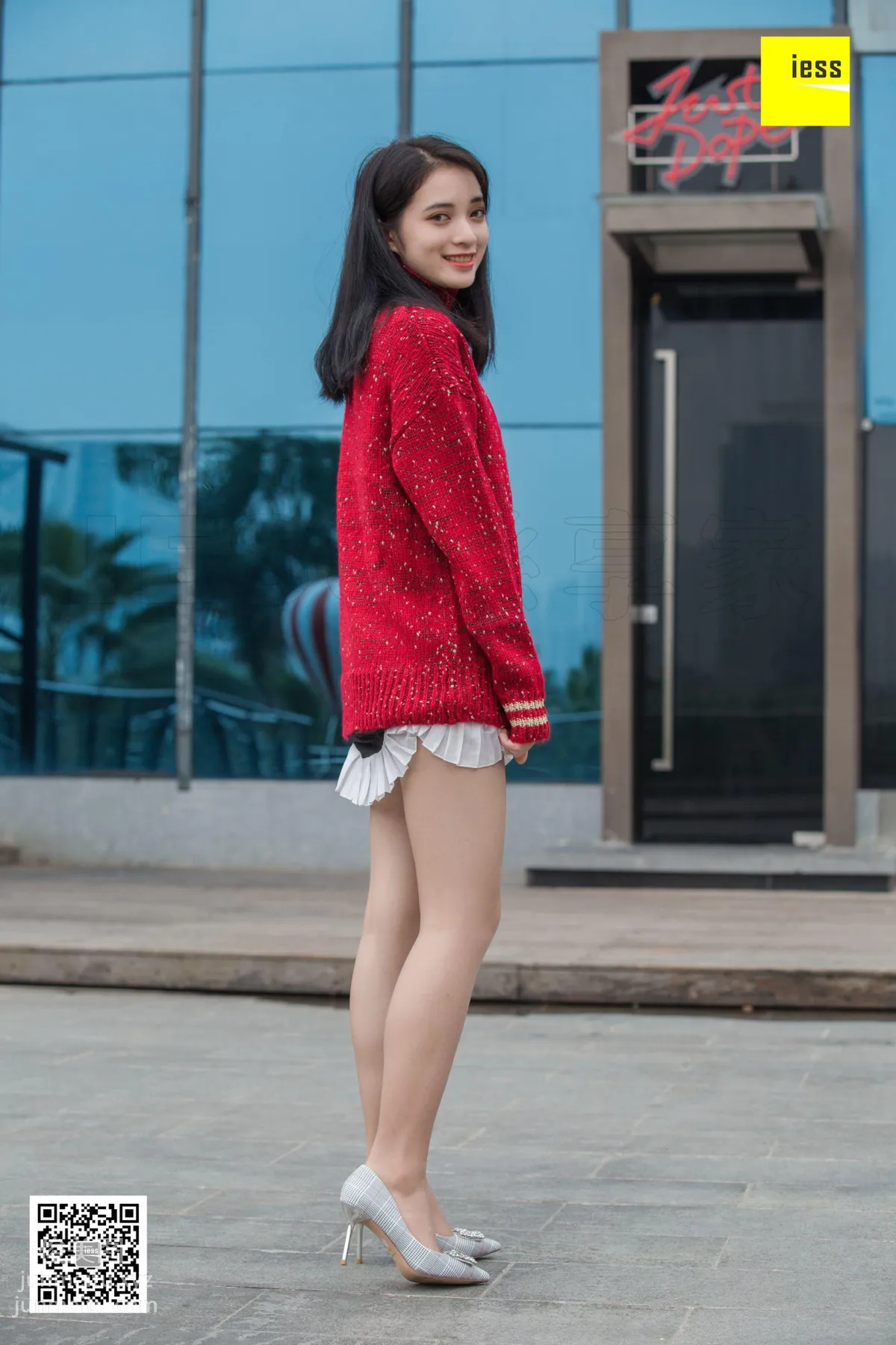 [IESS异思趣向] 2018.12.03 丝享家372：《街拍姗姗和小助理》姗姗 [92P] page 66