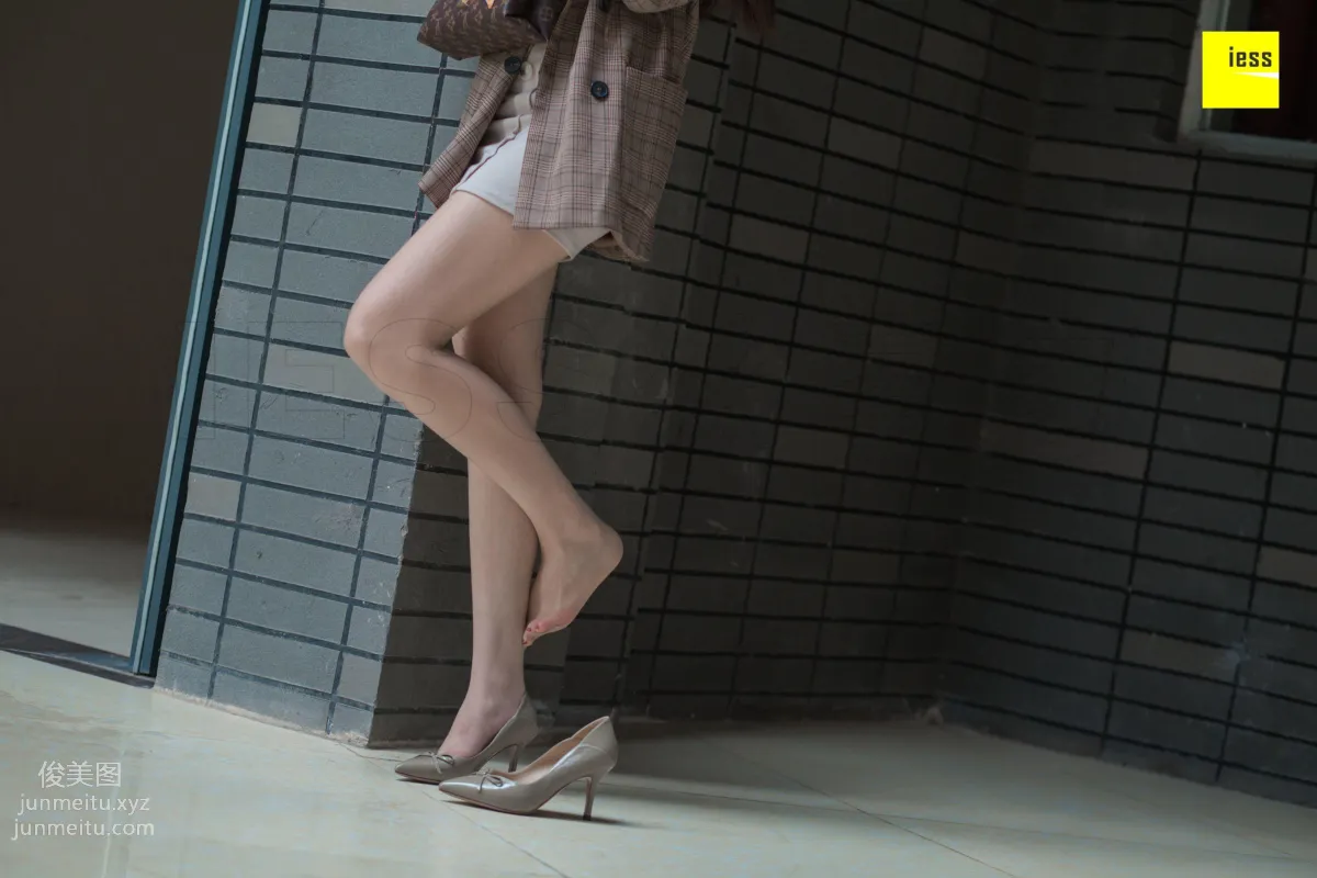 [IESS异思趣向] 2019.01.08 丝享家397：《小区楼下偶遇云芝》云芝 [90P] page 31