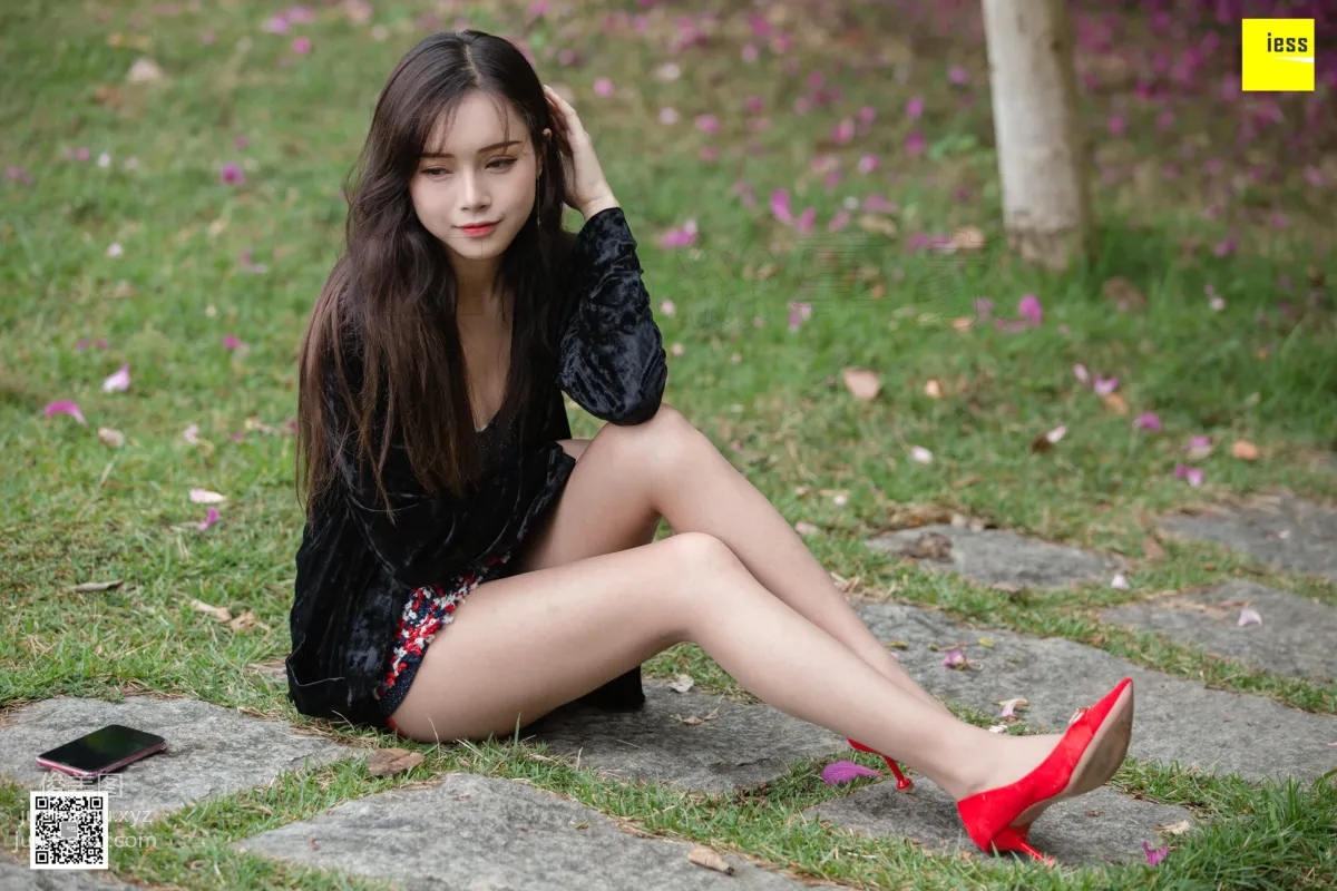 [IESS异思趣向] 2019.02.18 丝享家424：《花丛中的小羽》小羽[82P] page 12