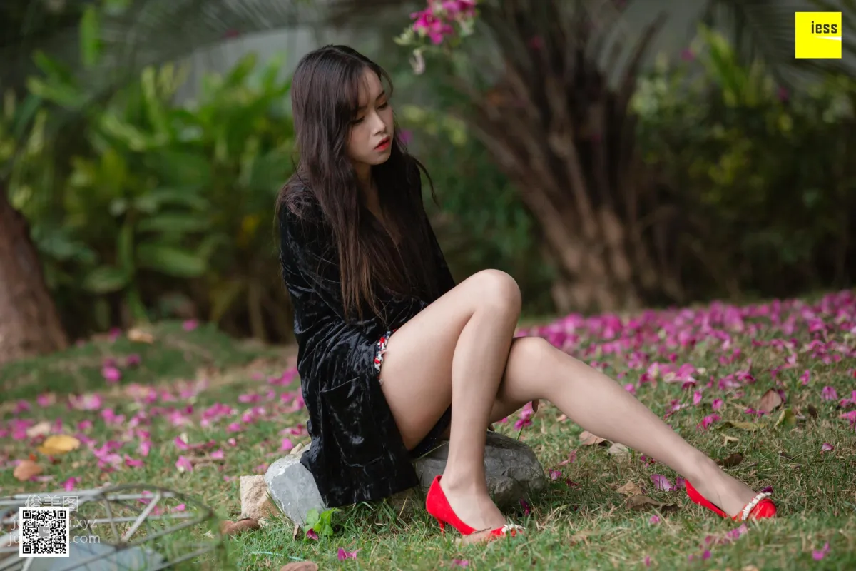 [IESS异思趣向] 2019.02.18 丝享家424：《花丛中的小羽》小羽[82P] page 43