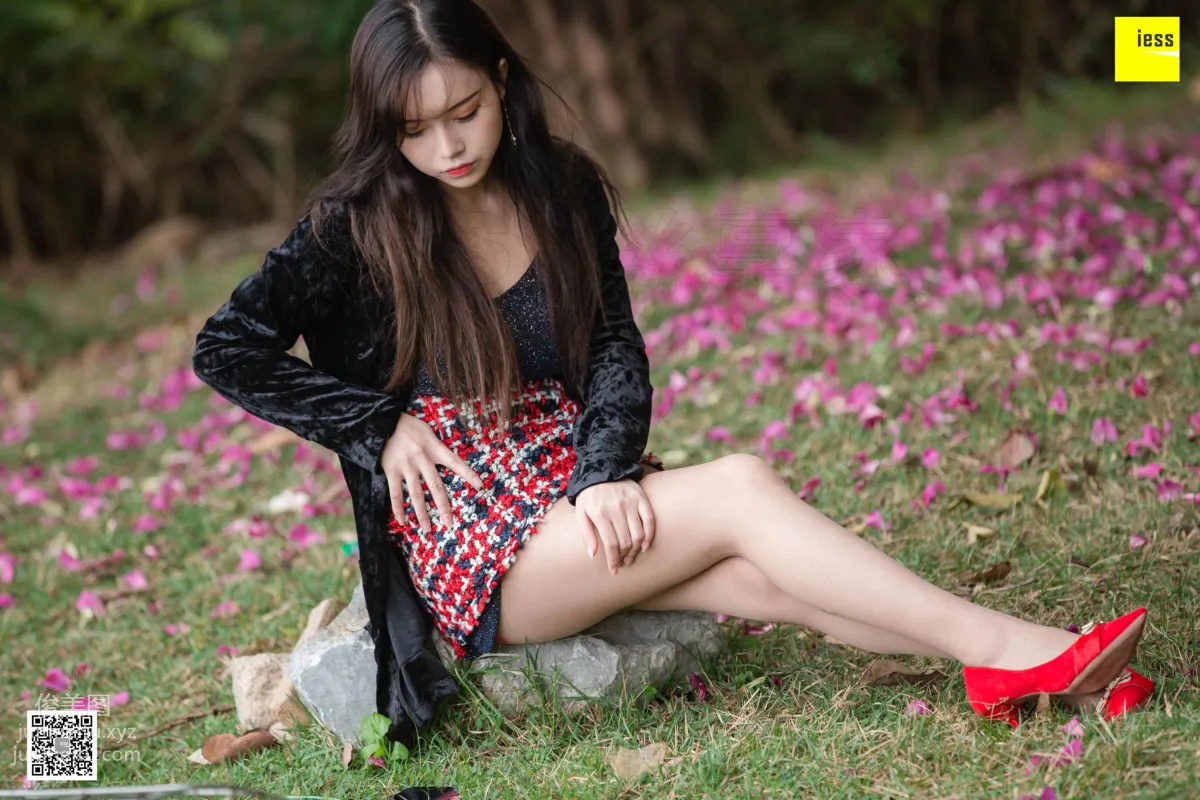 [IESS异思趣向] 2019.02.18 丝享家424：《花丛中的小羽》小羽[82P] page 44
