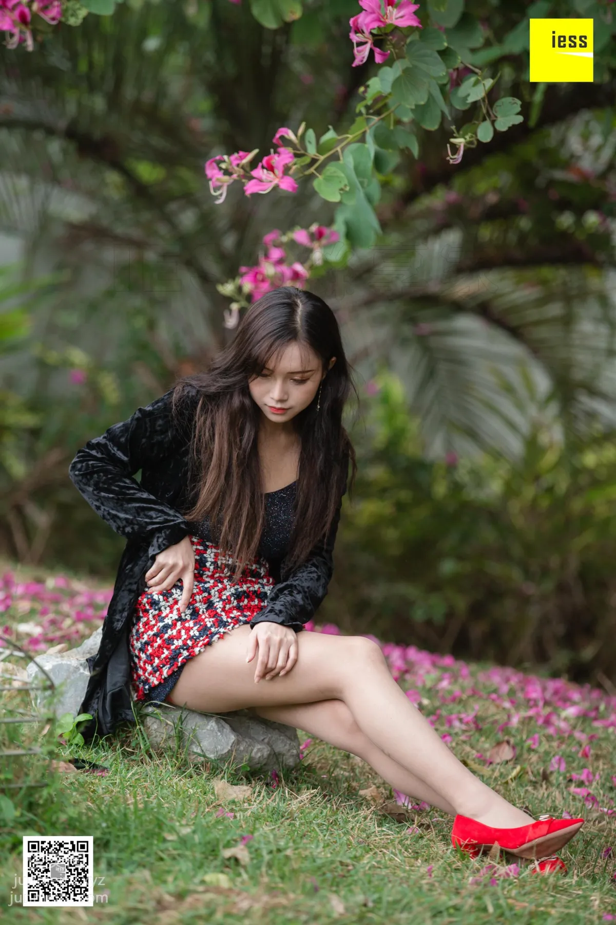 [IESS异思趣向] 2019.02.18 丝享家424：《花丛中的小羽》小羽[82P] page 45