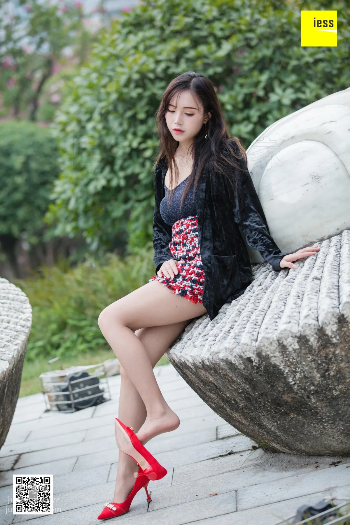 [IESS异思趣向] 2019.02.18 丝享家424：《花丛中的小羽》小羽[82P] page 82
