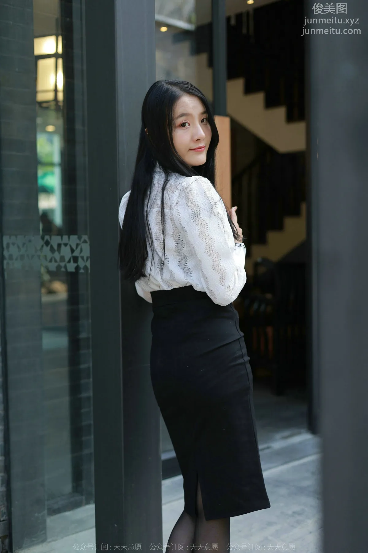 [IESS异思趣向] 2022.02.11 丝享家1002：婉萍《性感OL窄裙》[90P] page 35