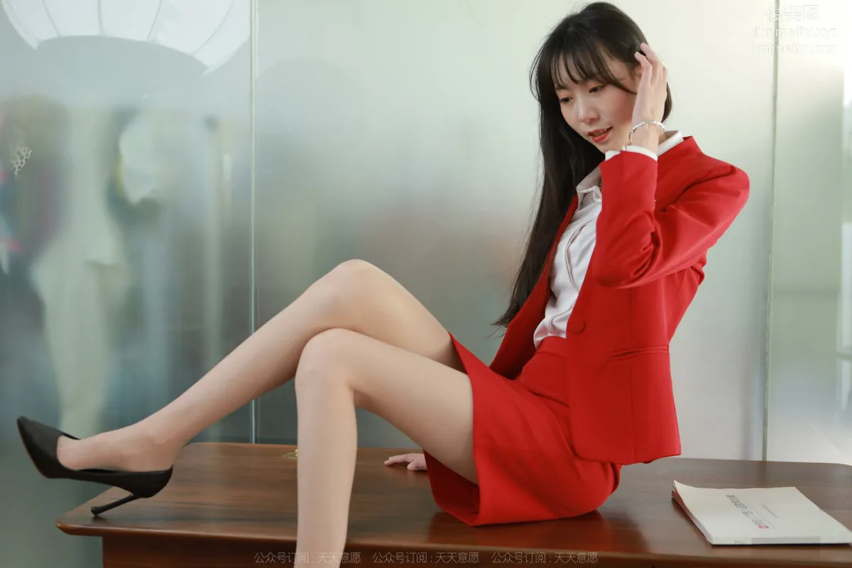 [IESS异思趣向] 2022.04.17 丝享家 1062：团团《红裙长腿OL》 page 9