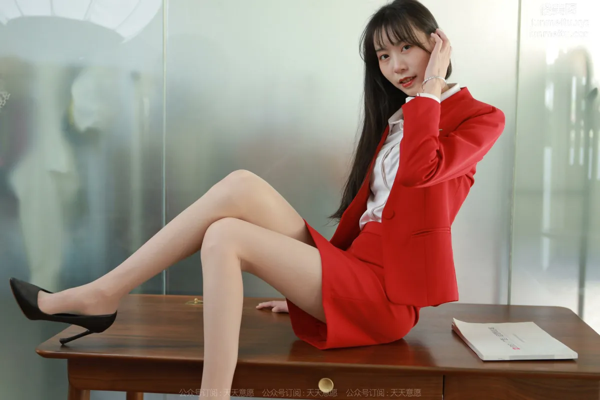 [IESS异思趣向] 2022.04.17 丝享家 1062：团团《红裙长腿OL》 page 10