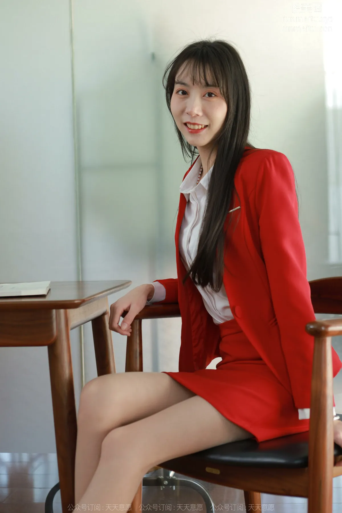 [IESS异思趣向] 2022.04.17 丝享家 1062：团团《红裙长腿OL》 page 20