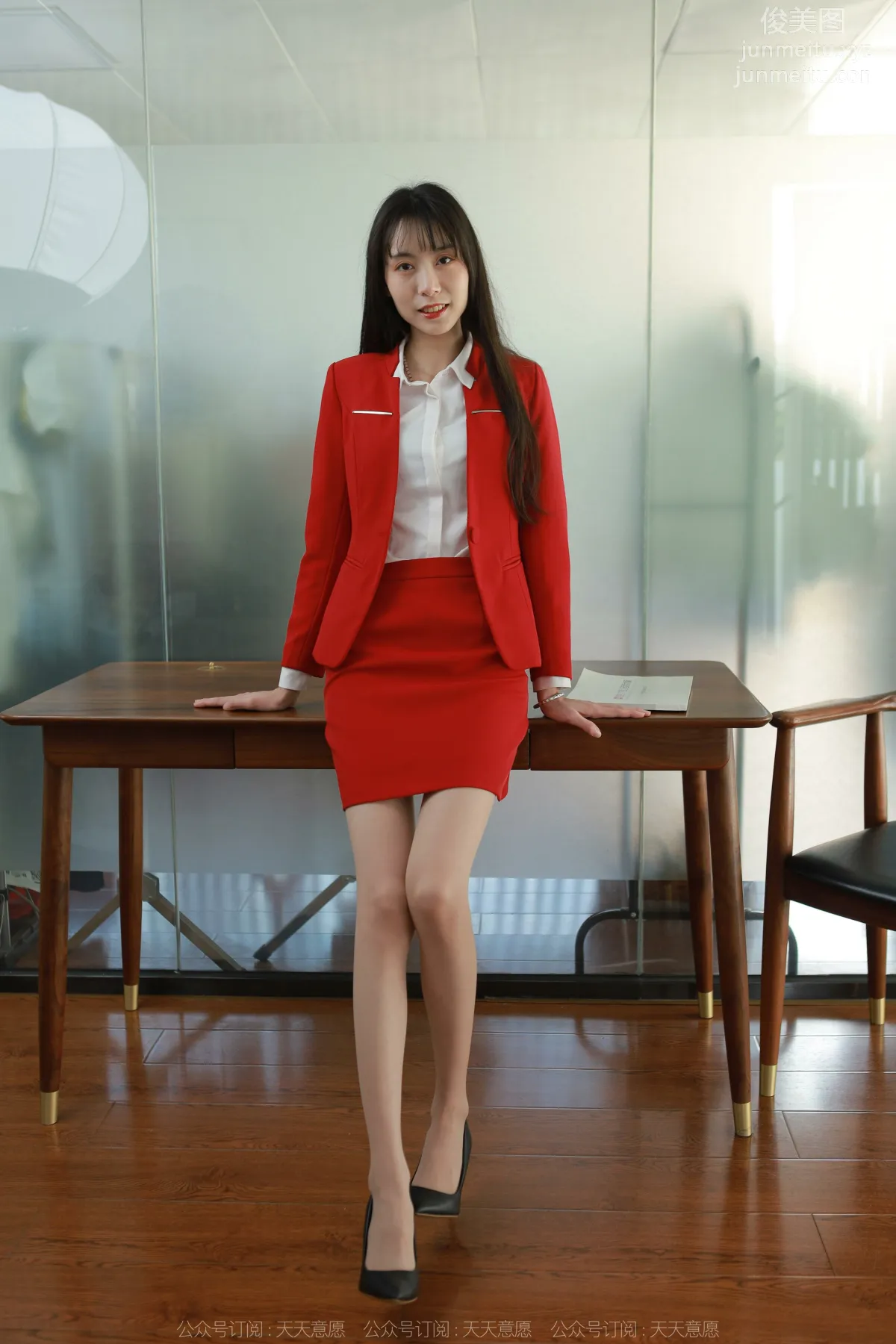 [IESS异思趣向] 2022.04.17 丝享家 1062：团团《红裙长腿OL》 page 22