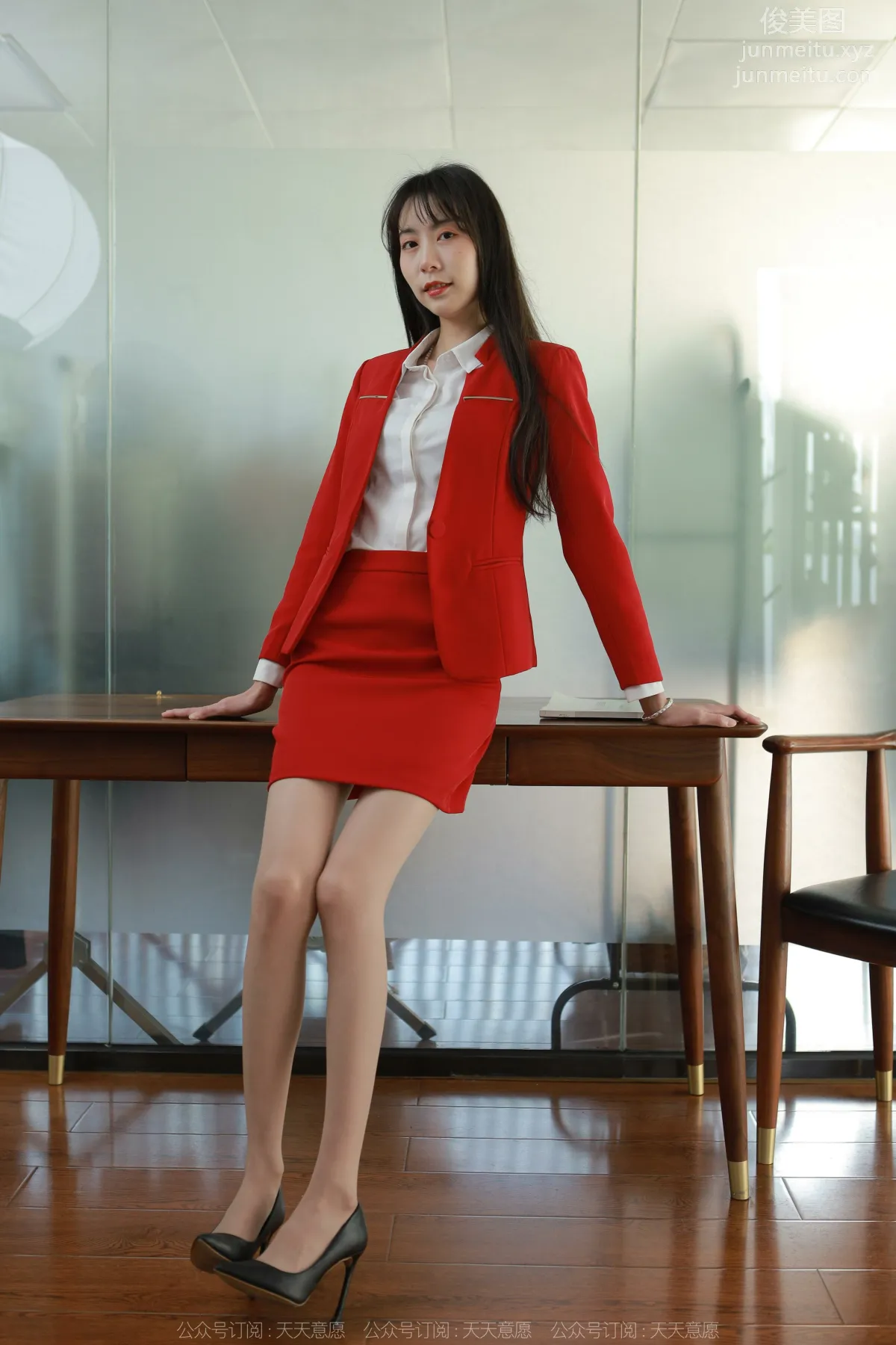 [IESS异思趣向] 2022.04.17 丝享家 1062：团团《红裙长腿OL》 page 33
