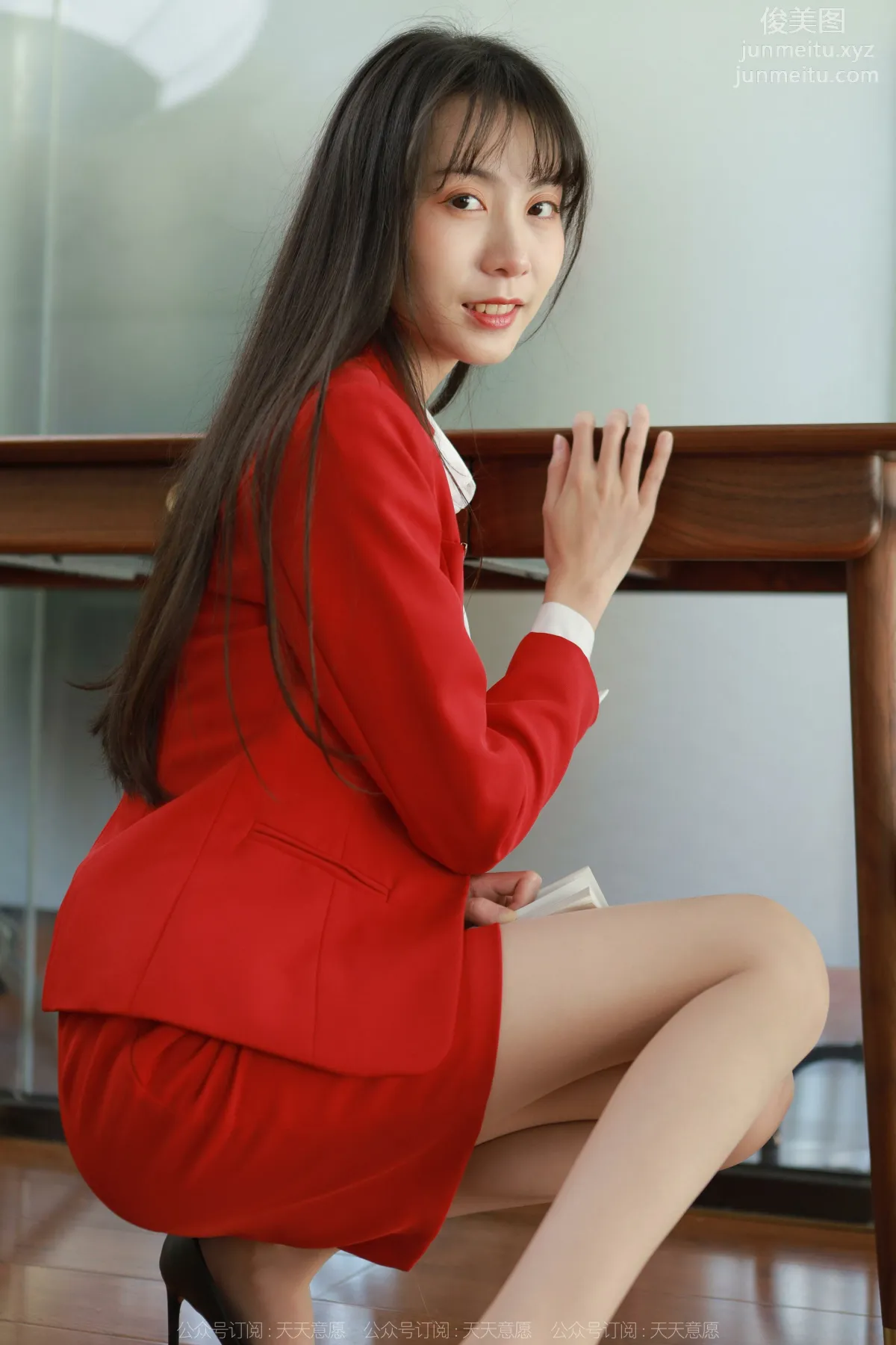 [IESS异思趣向] 2022.04.17 丝享家 1062：团团《红裙长腿OL》 page 83