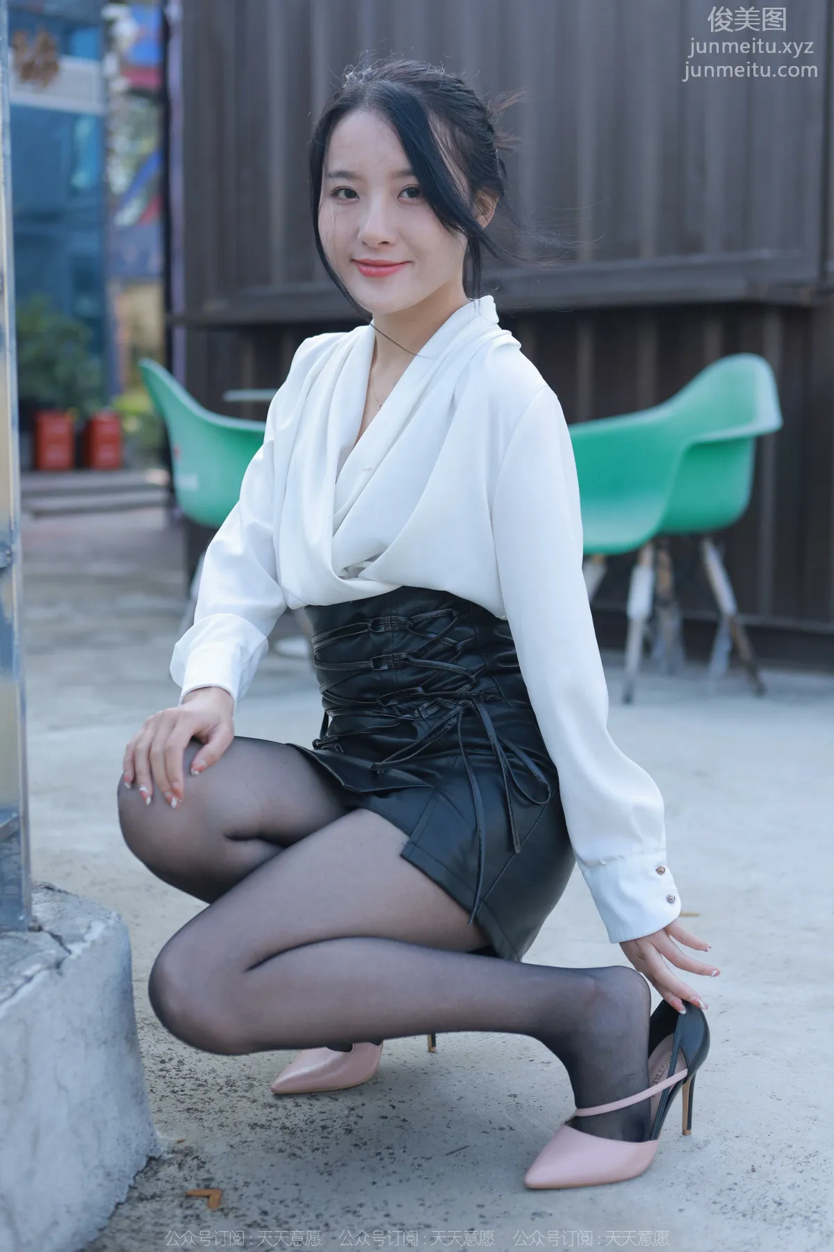 [IESS异思趣向]2022.04.01 丝享家1046：婉萍《嘿丝皮裙街拍》[87P] page 21