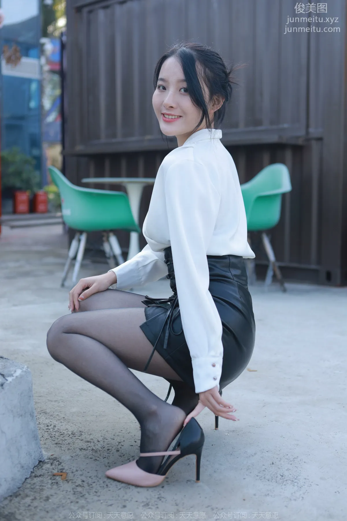 [IESS异思趣向]2022.04.01 丝享家1046：婉萍《嘿丝皮裙街拍》[87P] page 23