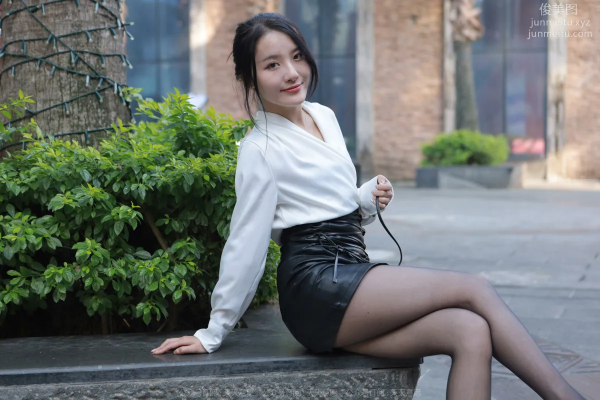 [IESS异思趣向]2022.04.01 丝享家1046：婉萍《嘿丝皮裙街拍》[87P] page 78