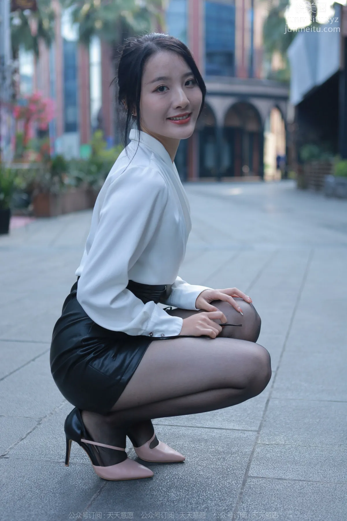 [IESS异思趣向]2022.04.01 丝享家1046：婉萍《嘿丝皮裙街拍》[87P] page 84