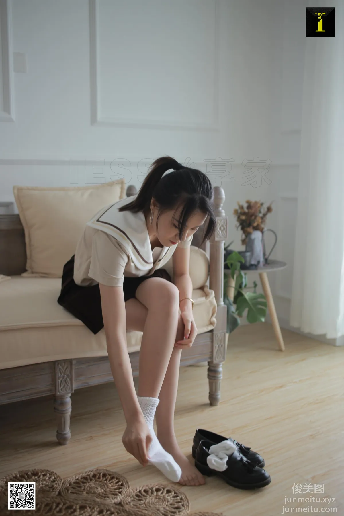 [IESS异思趣向] 2019.08.21 丝享家555：《小衫初尝JK棉袜》小衫[80P] page 2