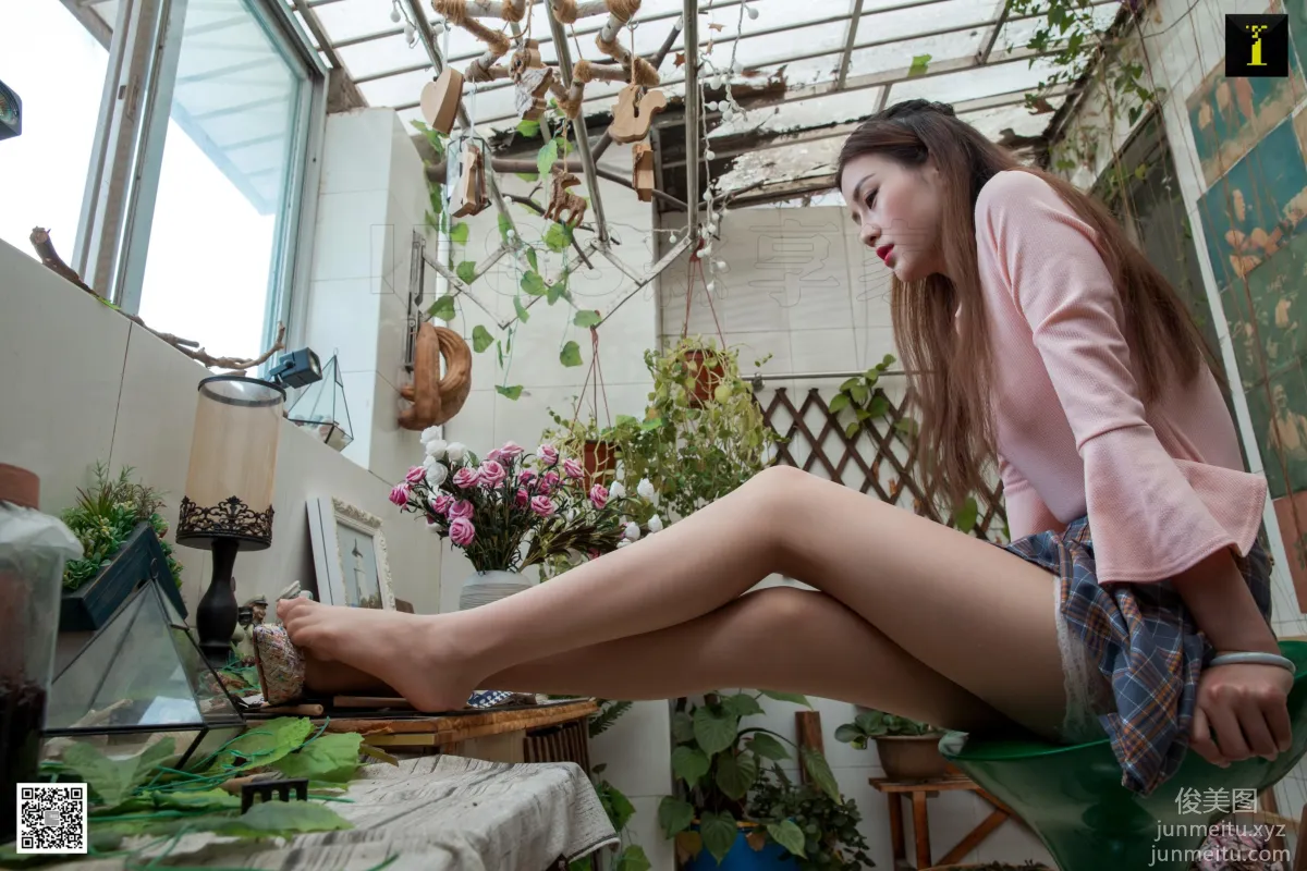 [IESS异思趣向] 2019.09.06 丝享家566：《九妹爬下屋顶后》九妹[82P] page 82