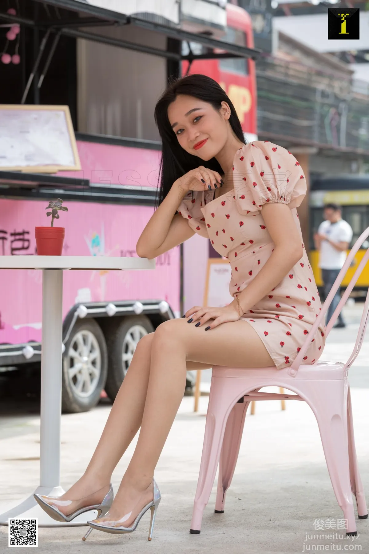 [IESS异思趣向] 2019.10.11 丝享家586：可乐《少女感街拍》[90P] page 8