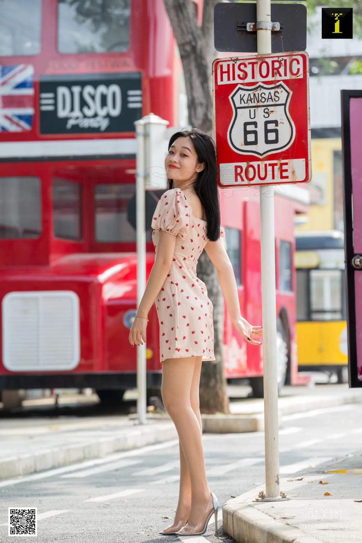 [IESS异思趣向] 2019.10.11 丝享家586：可乐《少女感街拍》[90P] page 34