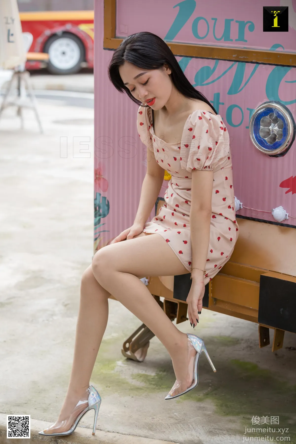 [IESS异思趣向] 2019.10.11 丝享家586：可乐《少女感街拍》[90P] page 77