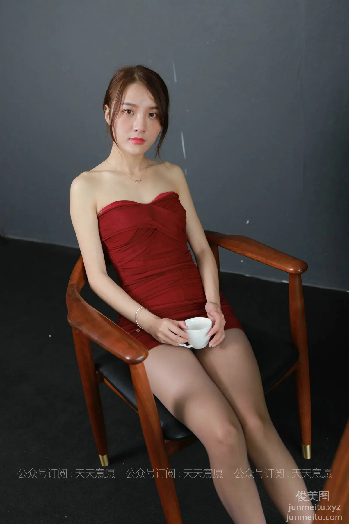 [IESS异思趣向] 2021.08.02 丝享家877：婉苹《姓感红色小礼裙》[90P] page 38