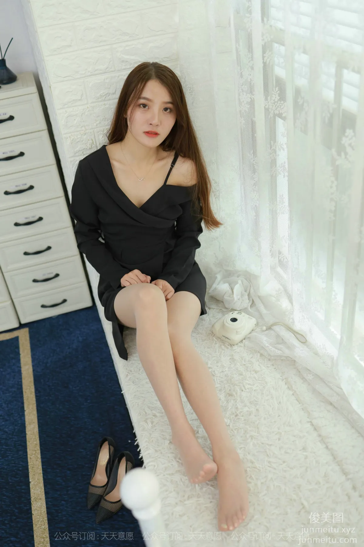 [IESS异思趣向] 2021.10.12 丝享家945：婉苹《姓感露肩短裙》[94P] page 47