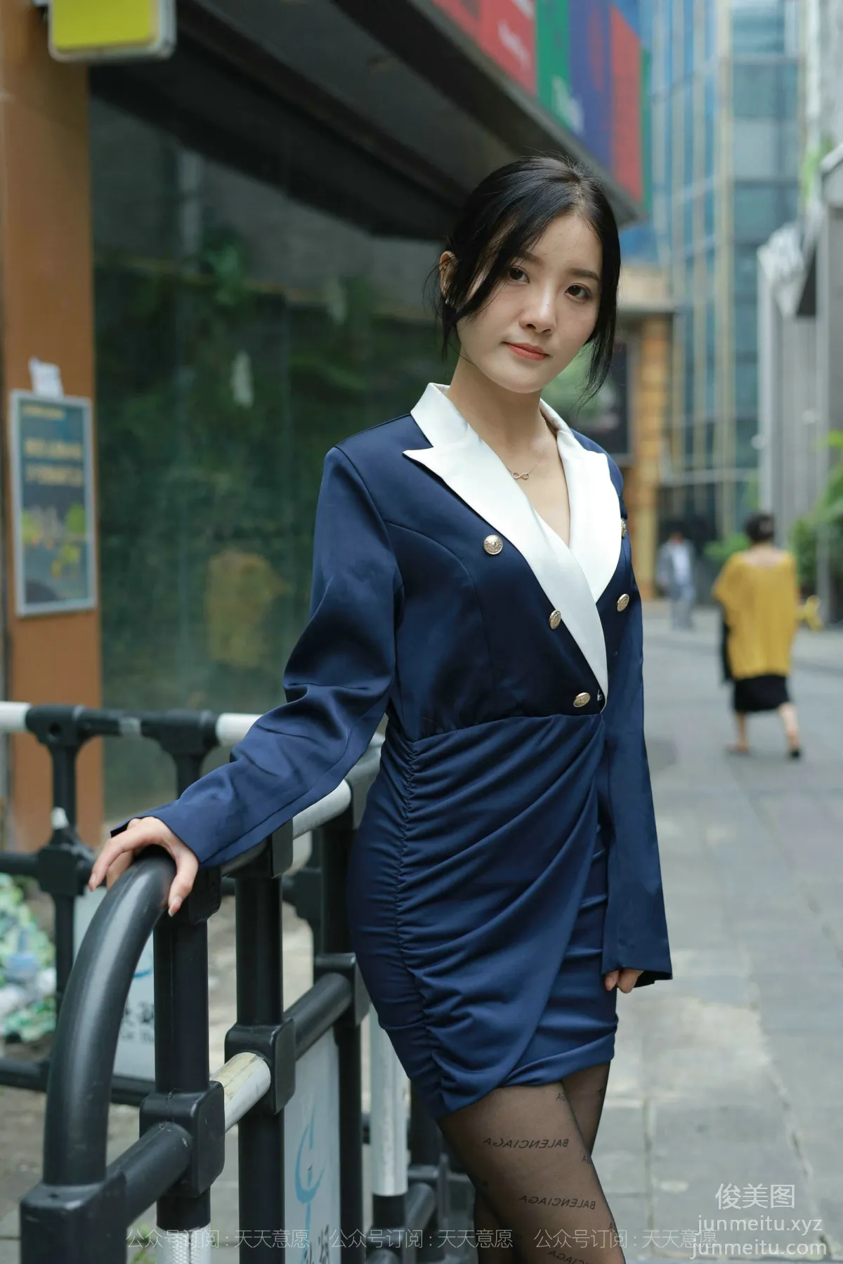 [IESS异思趣向] 2021.10.16 丝享家949：婉苹《OL姓感包臀裙》[132P] page 52