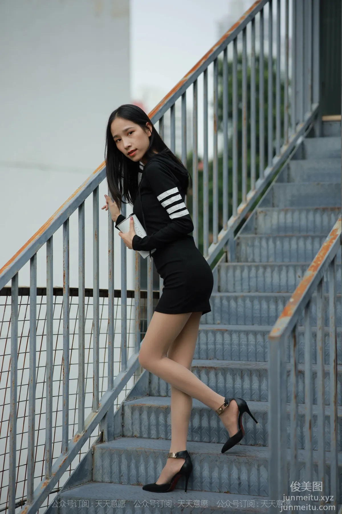 [IESS异思趣向] 2021.11.06 丝享家967：美子《天台大长腿》[77P] page 25