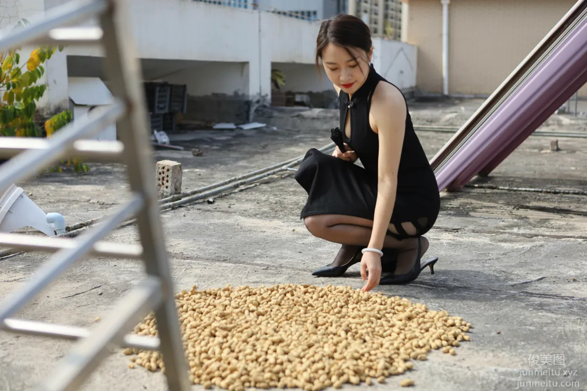 [IESS异思趣向] 2022.01.12 丝享家986：小婕《天台旗袍秀》[94P] page 46