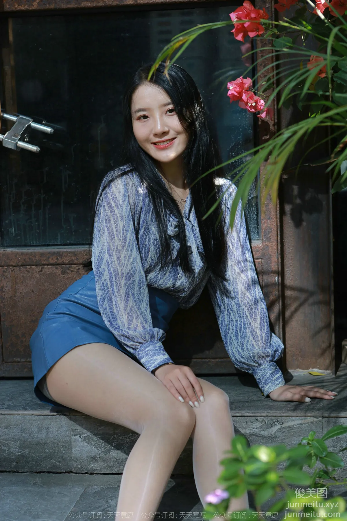 [IESS异思趣向] 2022.02.02 丝享家995：婉萍《油亮蓝色短裙》[95P] page 13