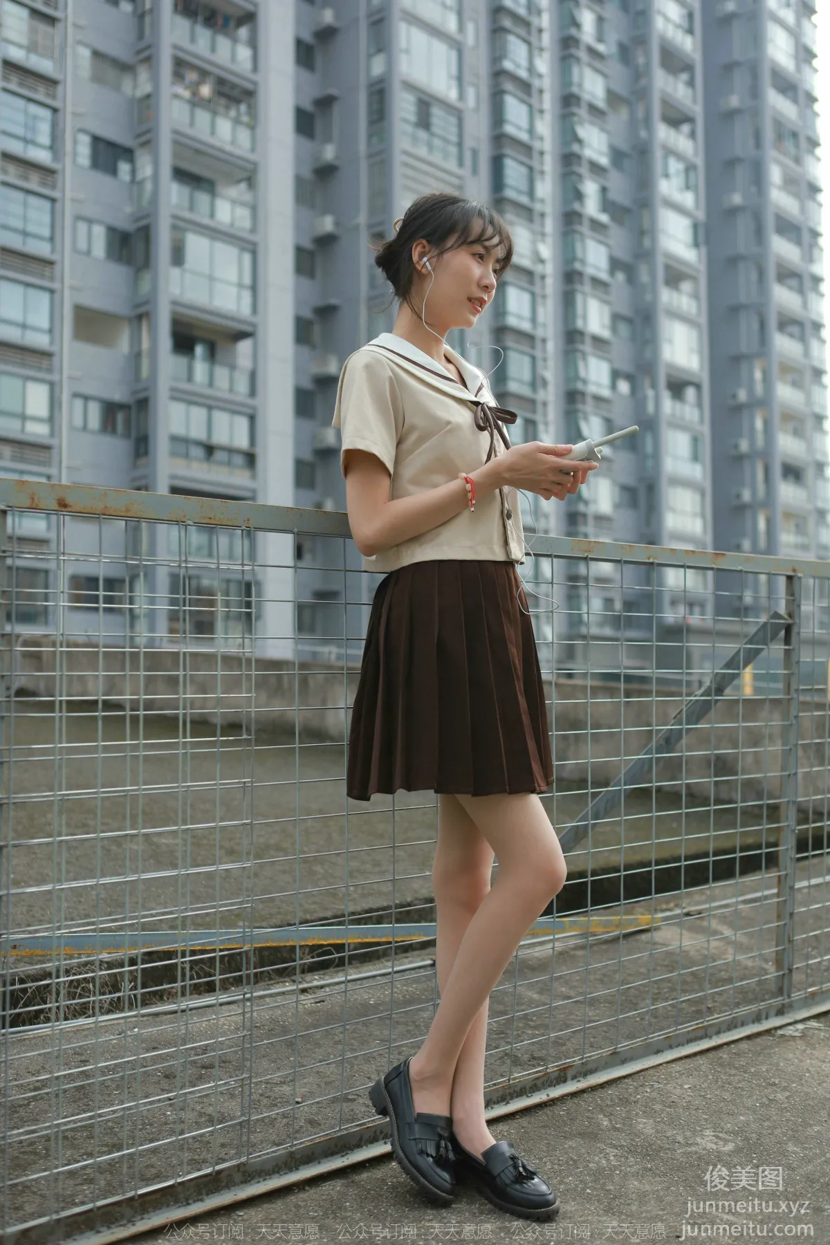[IESS异思趣向] 2022.02.08 丝享家999：团团《网易云长腿少女》[89P] page 18