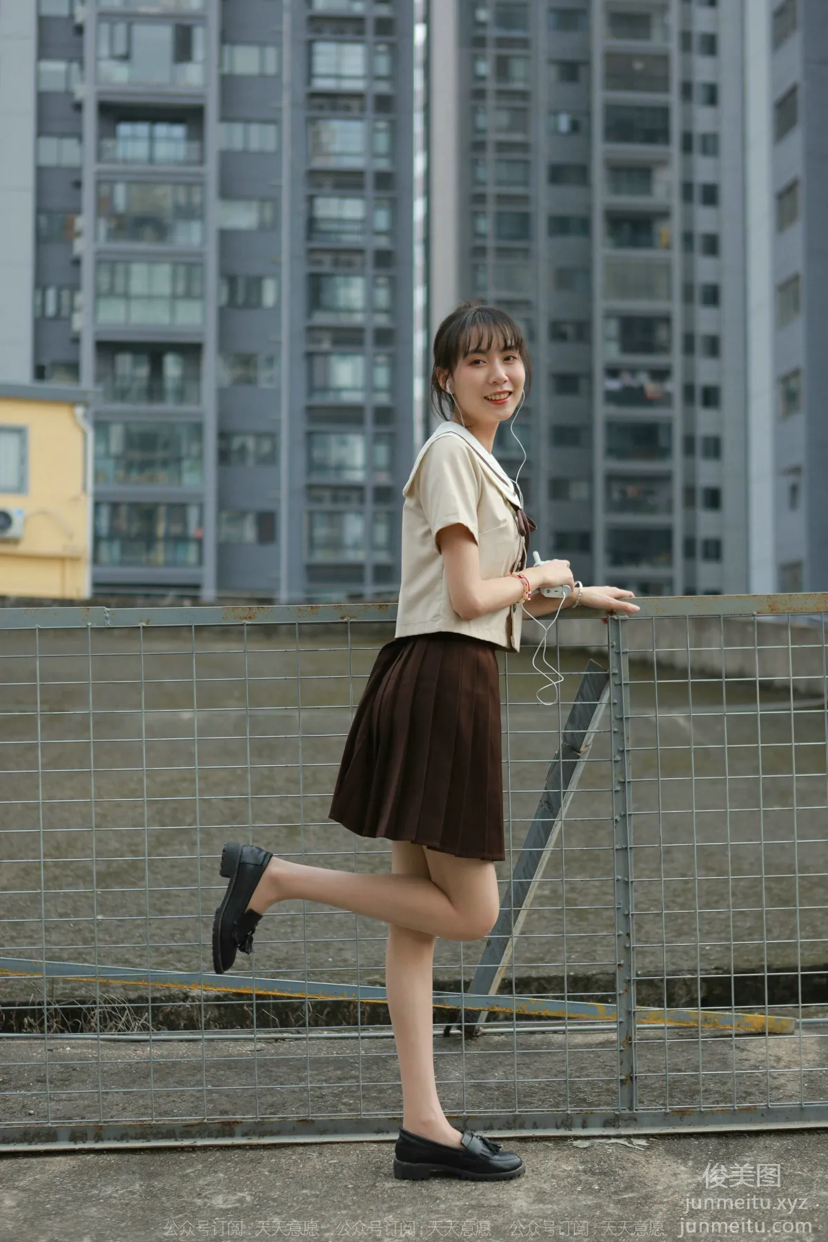 [IESS异思趣向] 2022.02.08 丝享家999：团团《网易云长腿少女》[89P] page 21