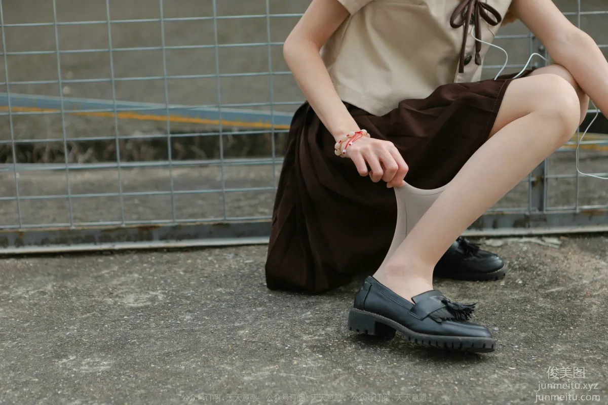 [IESS异思趣向] 2022.02.08 丝享家999：团团《网易云长腿少女》[89P] page 24