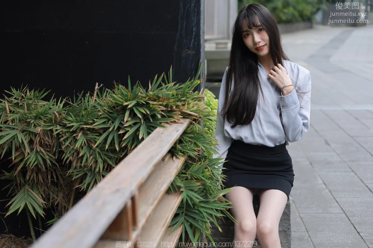 [IESS异思趣向] 2023.03.02 丝享家 1378 团团《楼梯上的美人》[92P] page 4