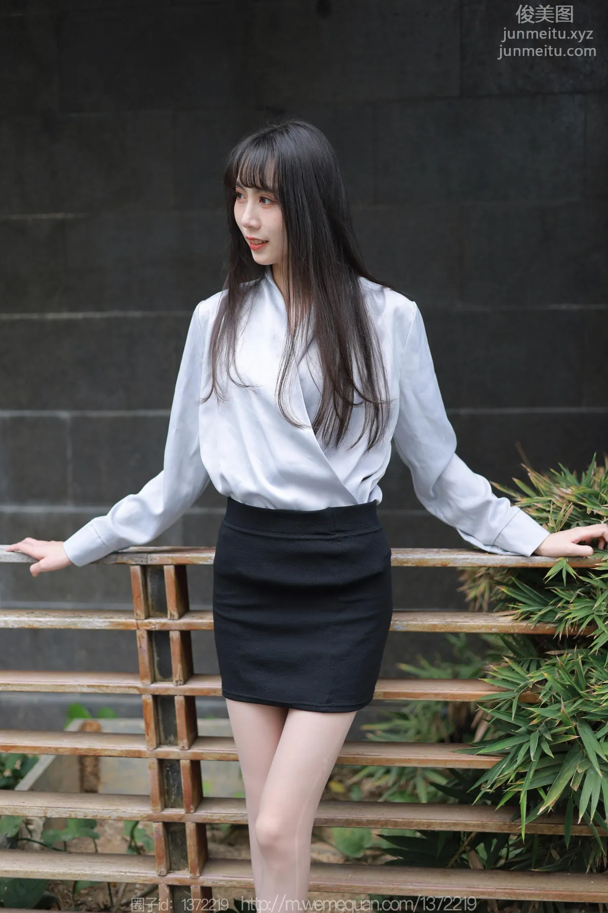 [IESS异思趣向] 2023.03.02 丝享家 1378 团团《楼梯上的美人》[92P] page 17