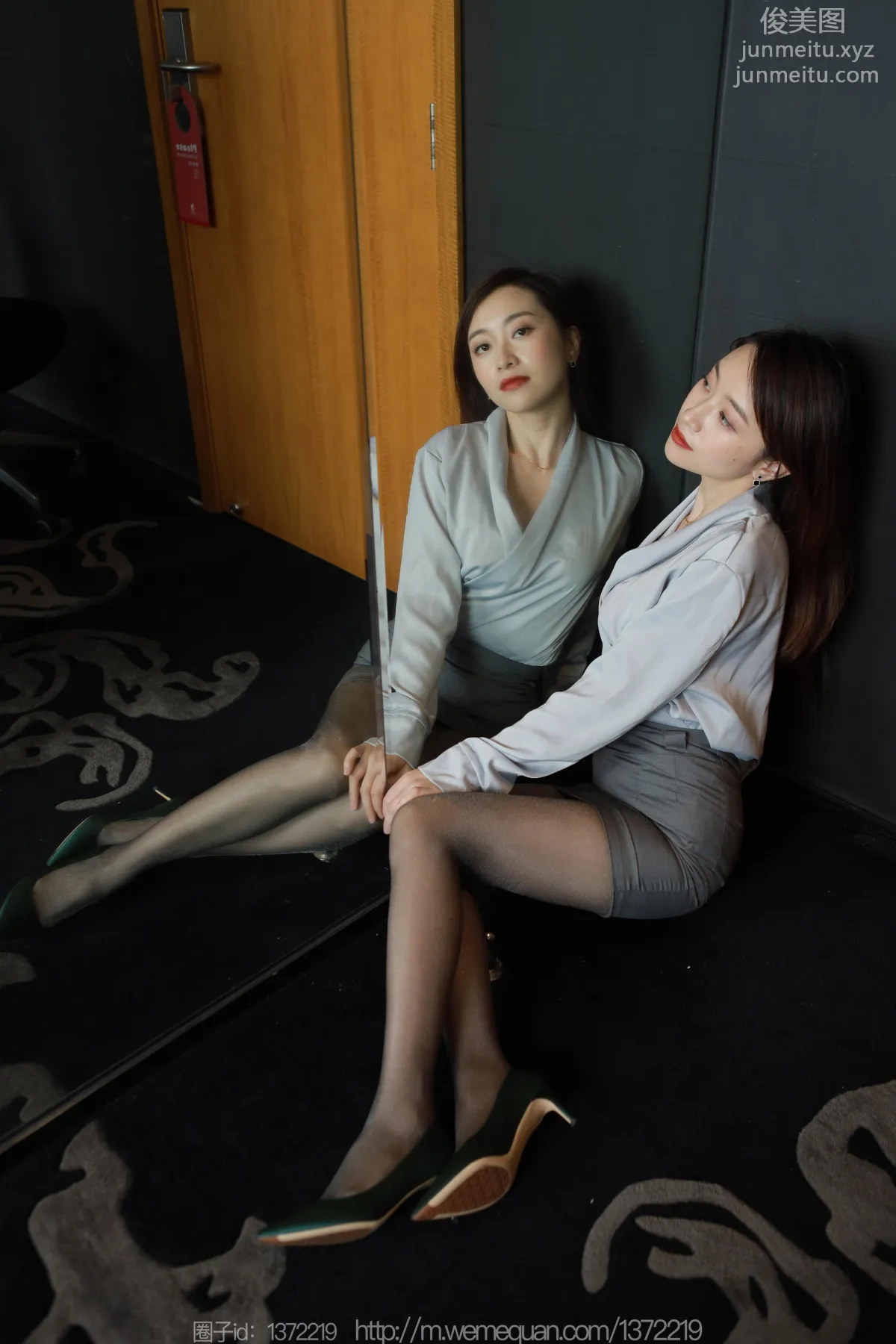 [IESS异思趣向] 2023.03.08 丝享家 1384 小婕《灰裙亮丝》[86P] page 14