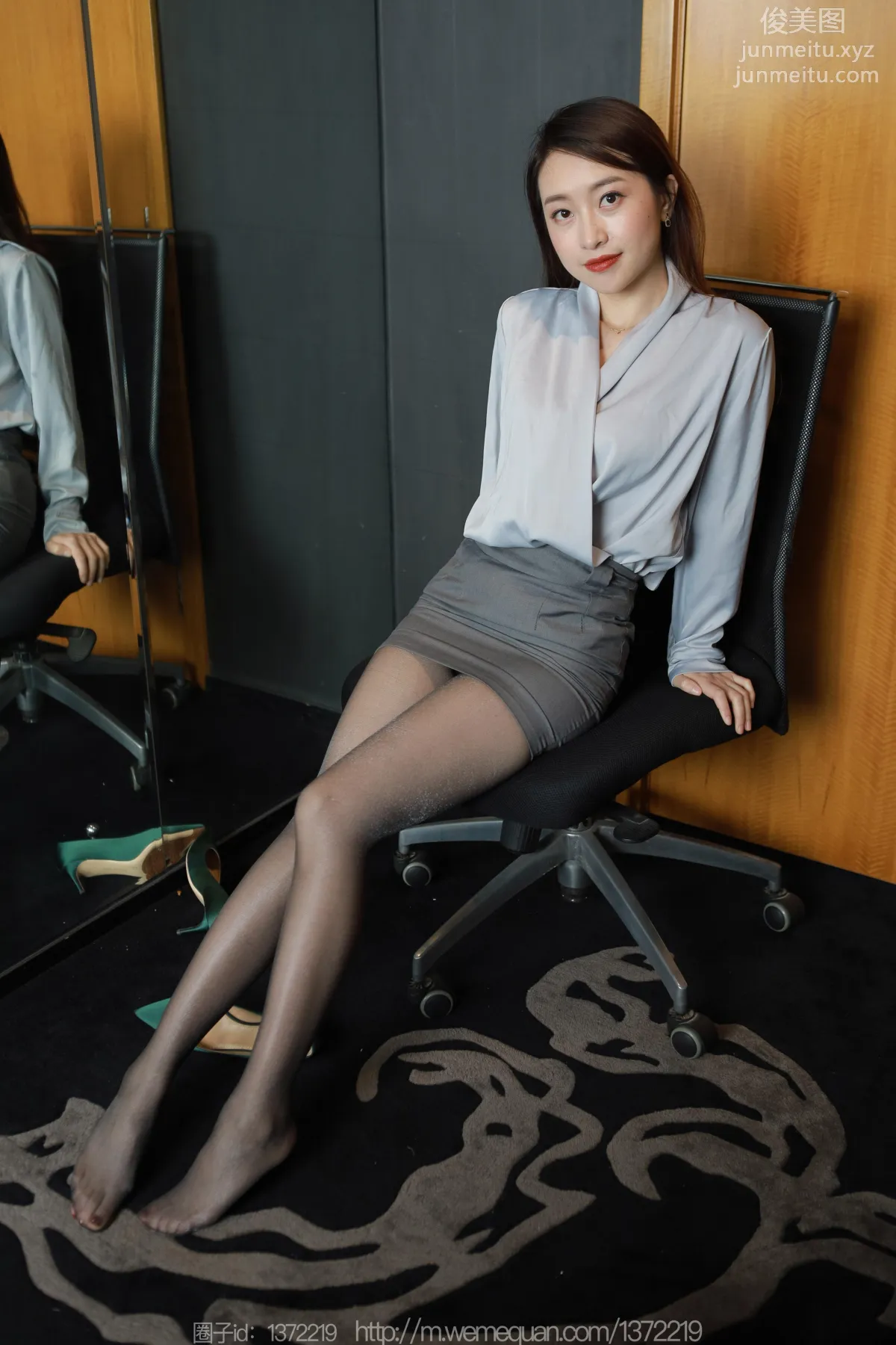 [IESS异思趣向] 2023.03.08 丝享家 1384 小婕《灰裙亮丝》[86P] page 57
