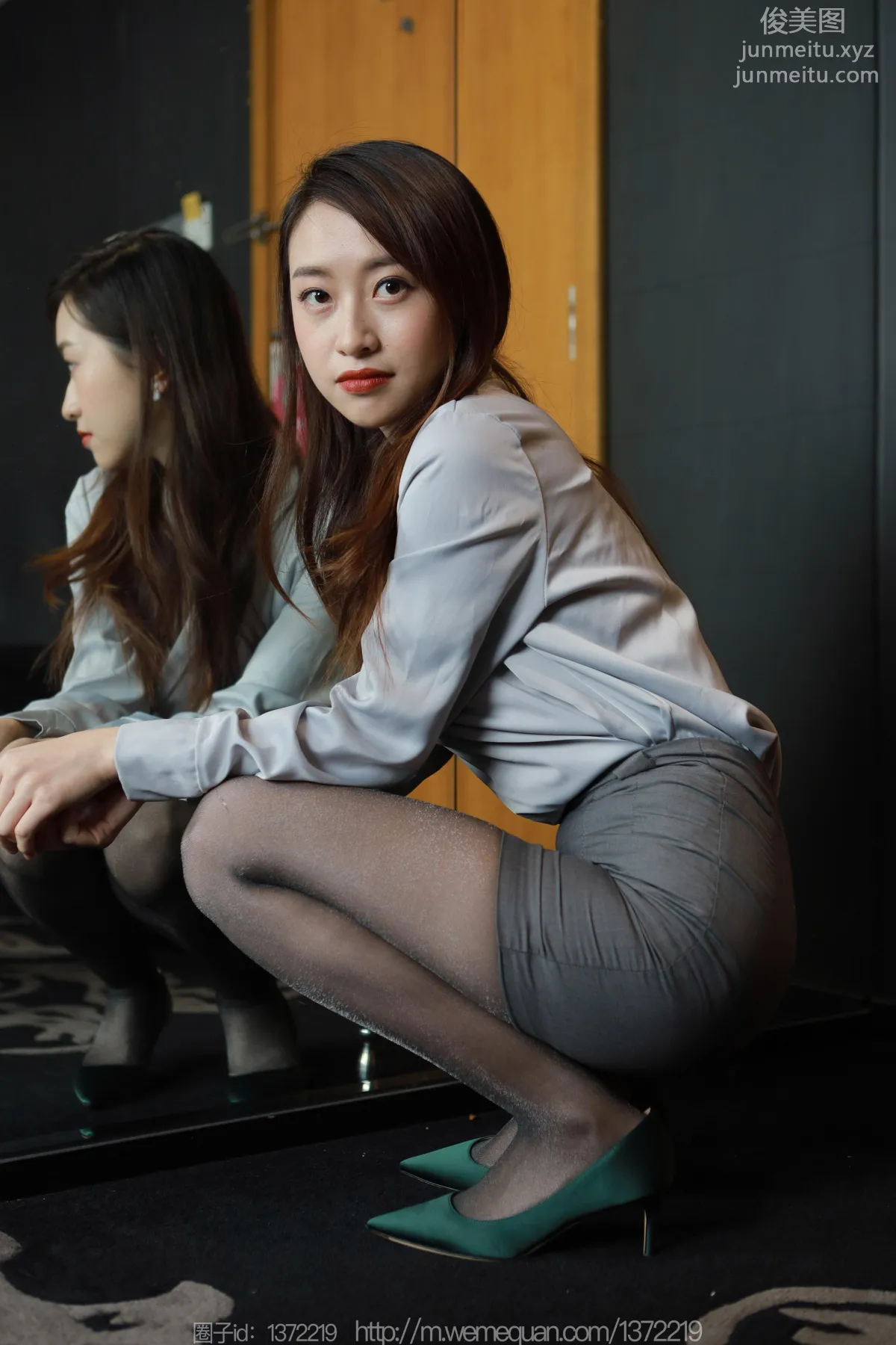 [IESS异思趣向] 2023.03.08 丝享家 1384 小婕《灰裙亮丝》[86P] page 65