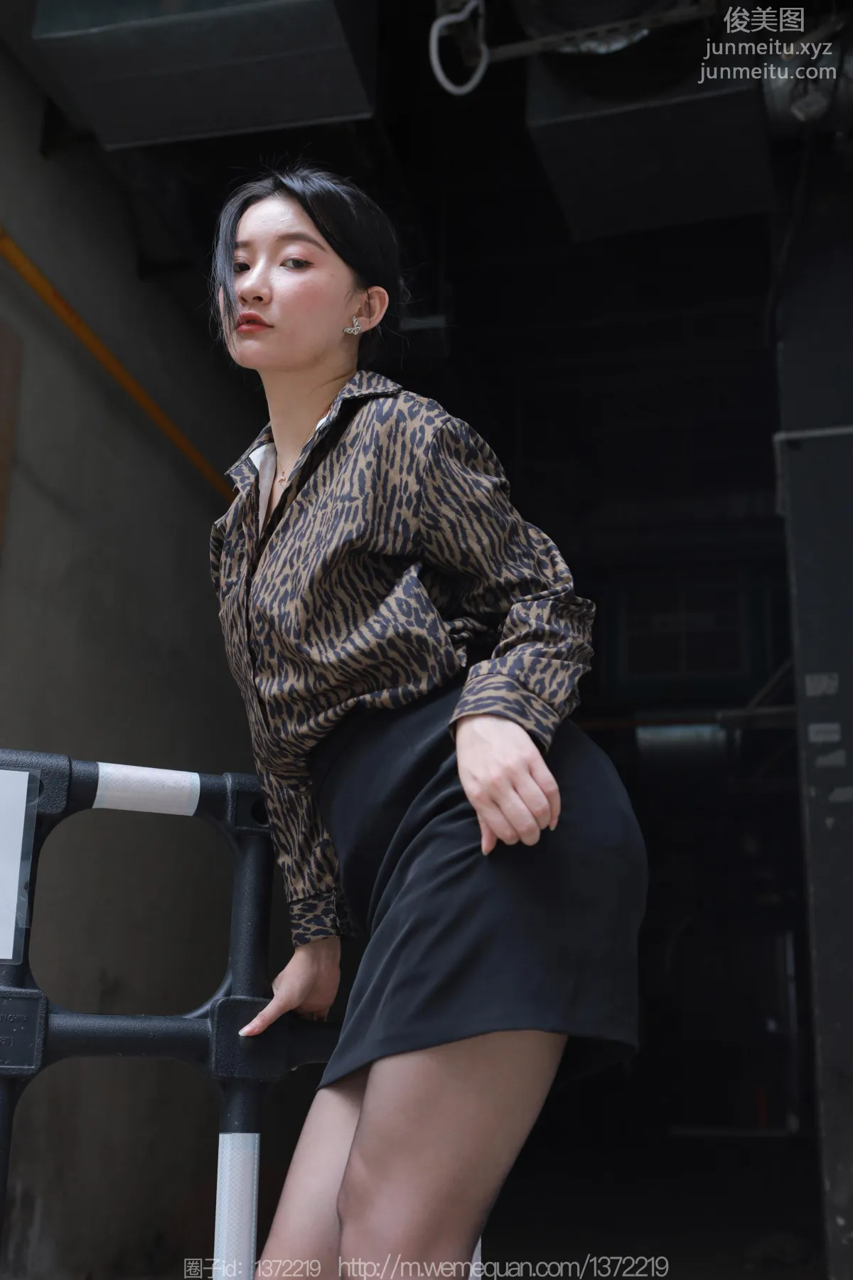 [IESS异思趣向] 2023.07.24 丝享家 1488 秋秋《孤身走暗巷》[85P] page 18