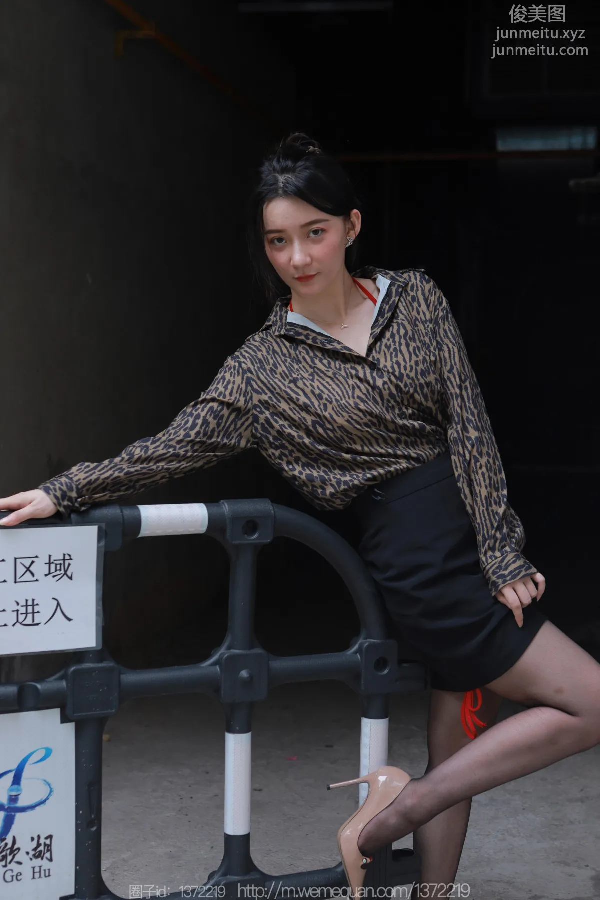 [IESS异思趣向] 2023.07.24 丝享家 1488 秋秋《孤身走暗巷》[85P] page 38