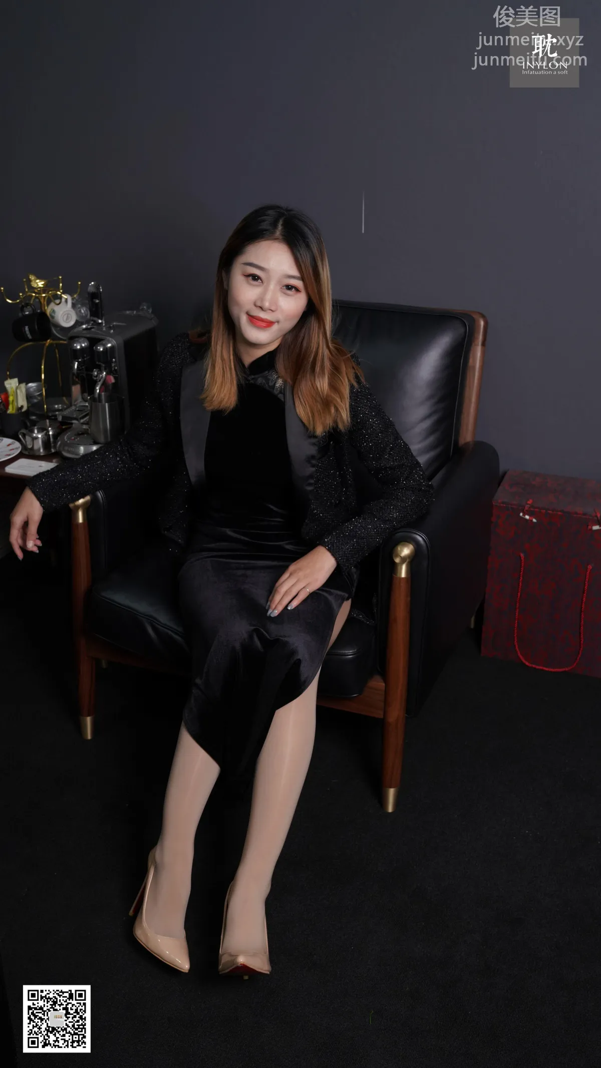 [IESS异思趣向] 普惠集 186 - 小鲭 顺滑的旗袍和亮丝马油袜 [98P] page 68