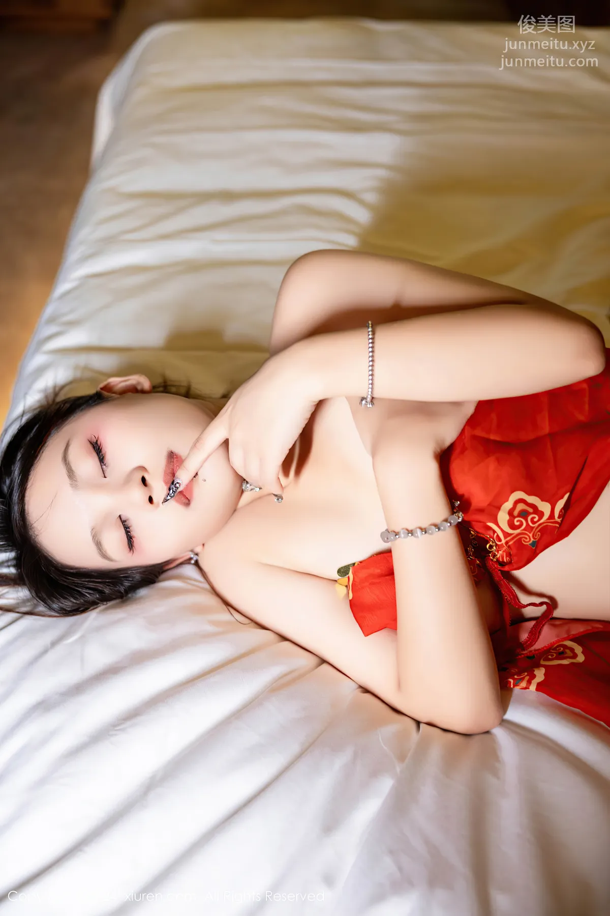 [Xiuren秀人网]2024.10.22 NO.9323 吴婷婉 page 72