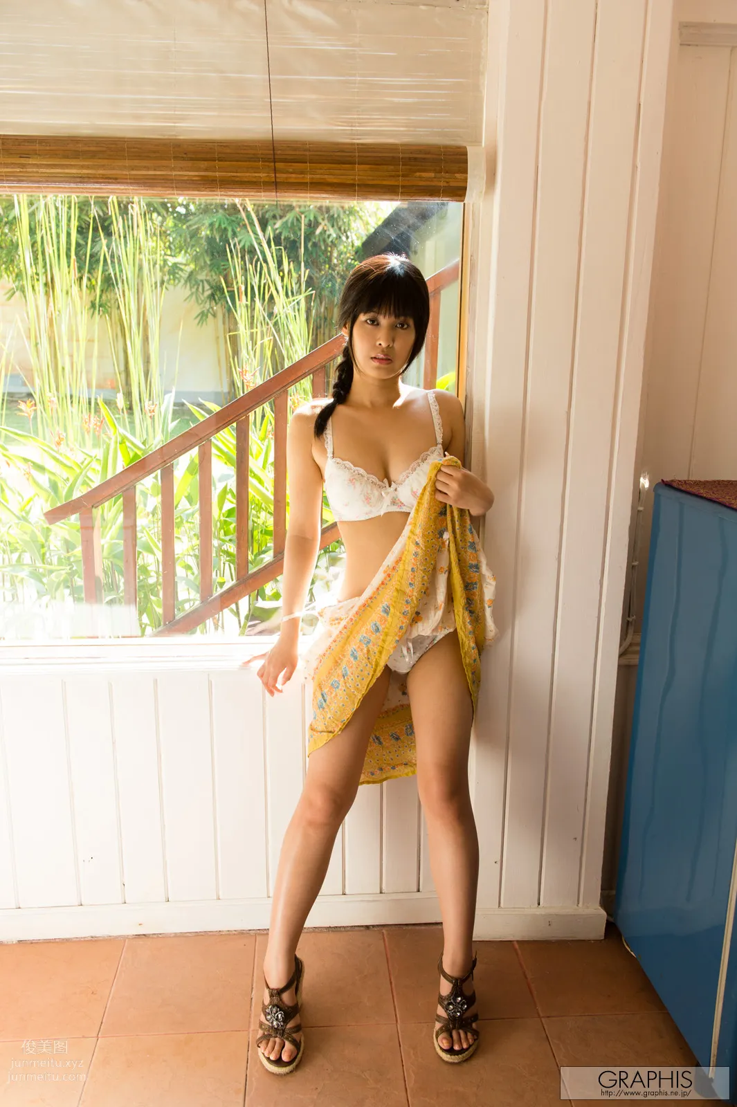 2013-10-25 Mayu Sato page 12