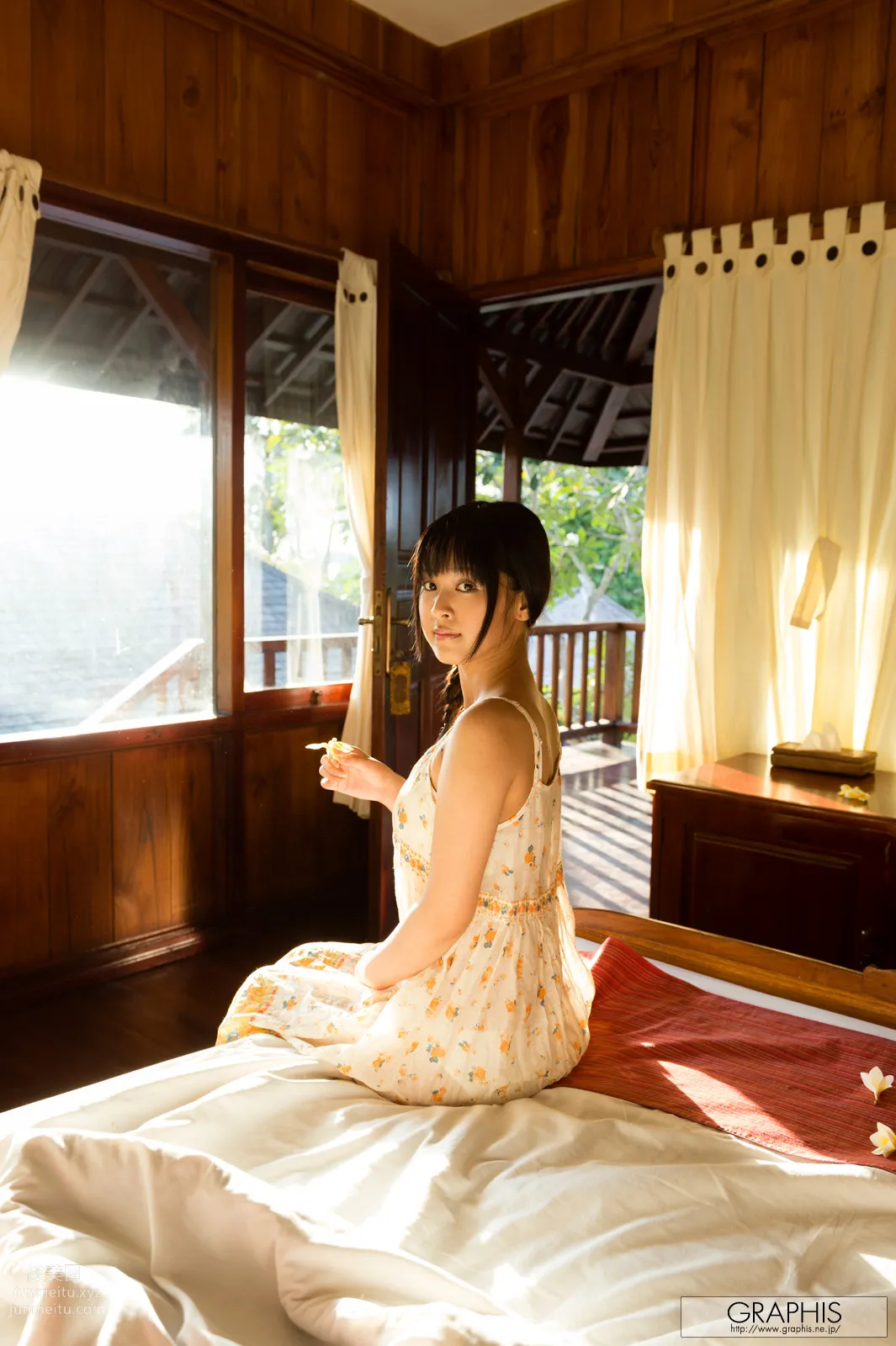 2013-10-25 Mayu Sato page 23