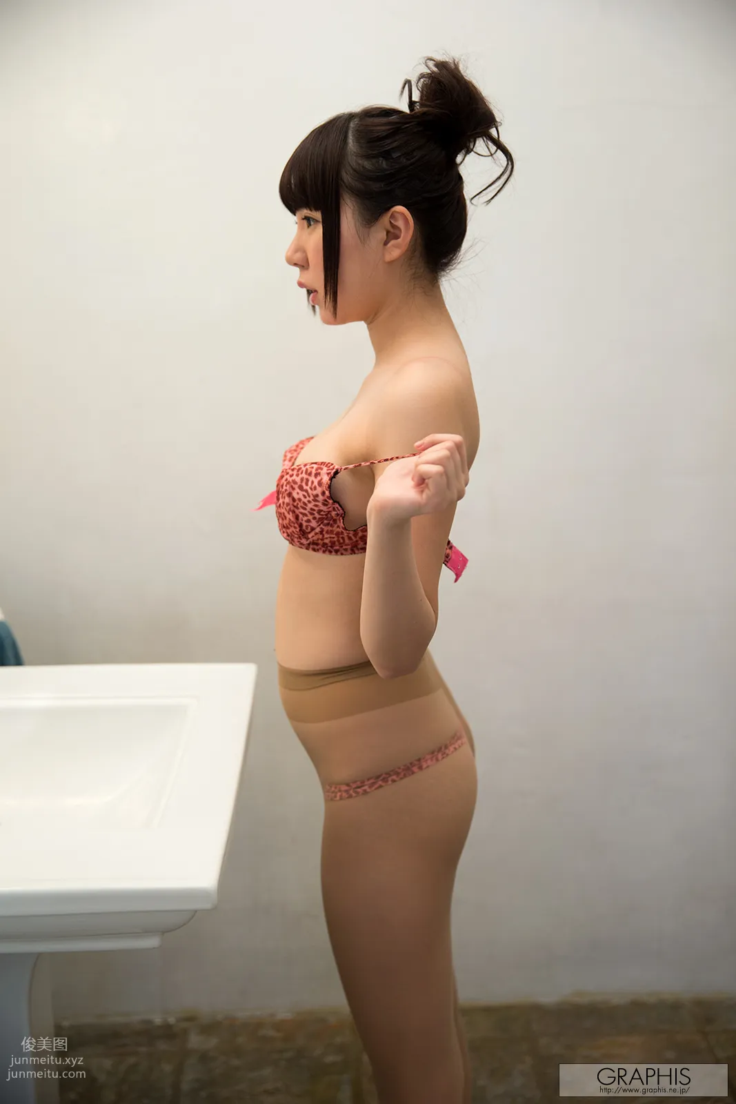 2014-05-02 Haruna Aisaka - [My Idol] page 106