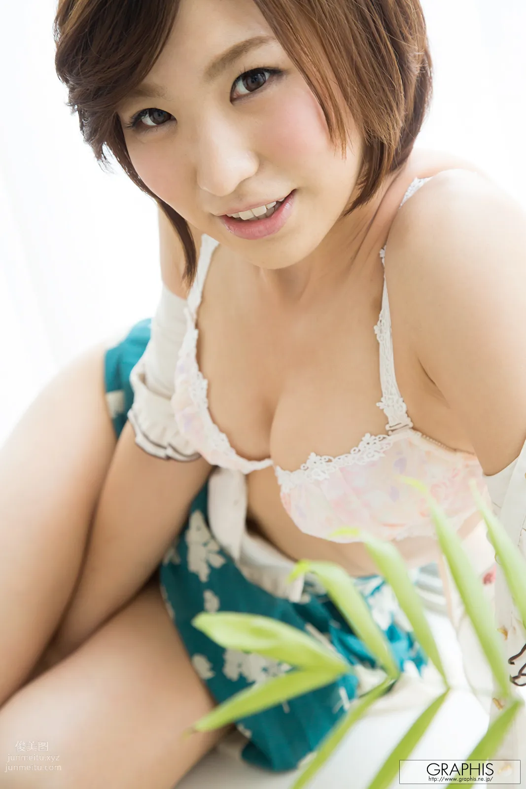 [Graphis] 2014.08 01 初脱ぎ娘！ 夏希みなみ page 17