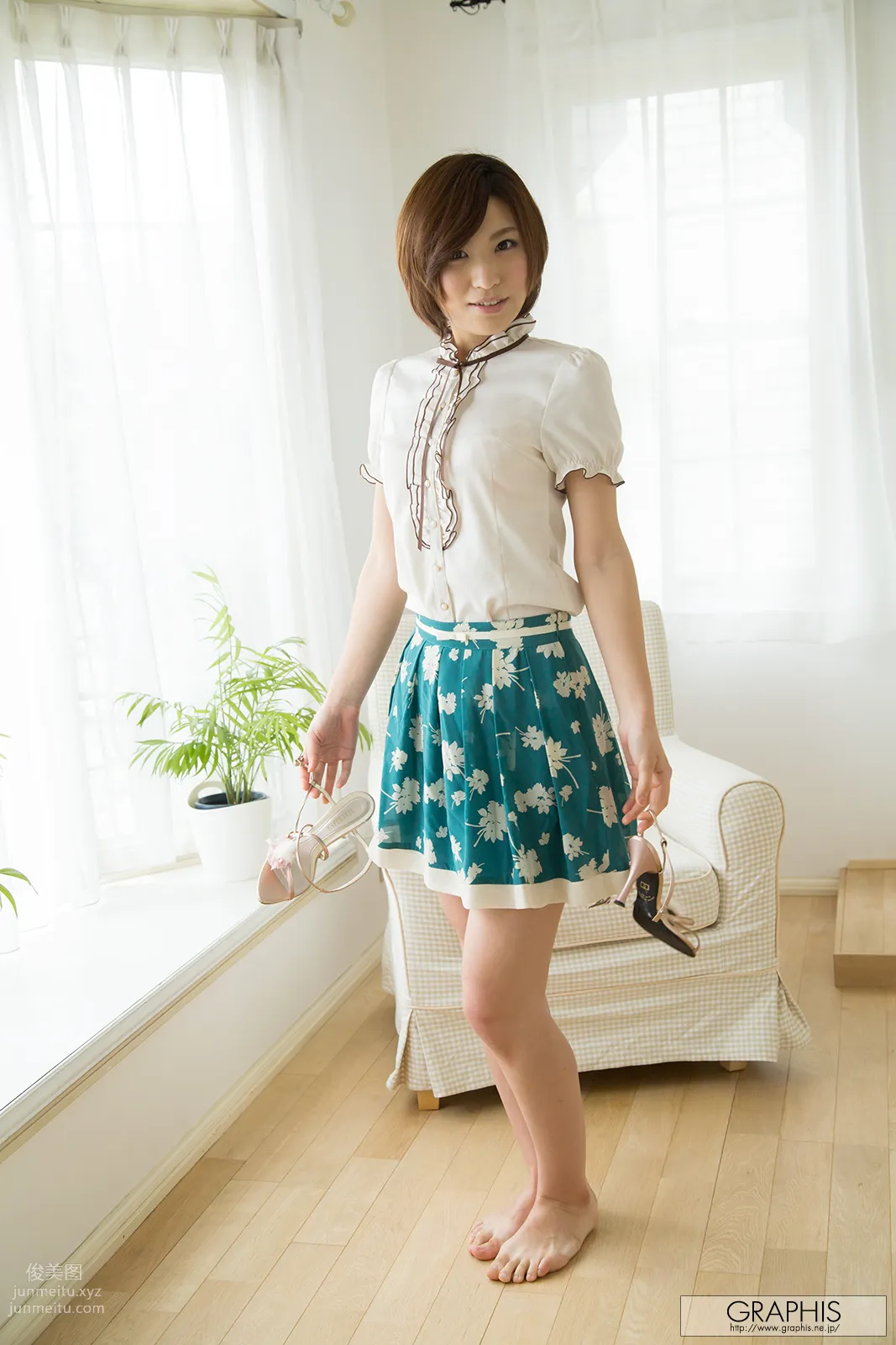 [Graphis] 2014.08 01 初脱ぎ娘！ 夏希みなみ page 8