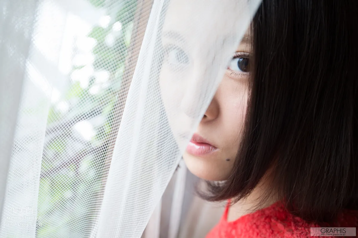 [Graphis] 2014.12.29 初脫ぎ娘 松岡ちな page 26